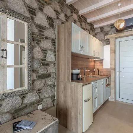 Hilltop Milos Apartman Mytakas