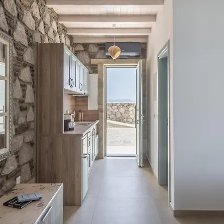 Hilltop Milos Apartman *
