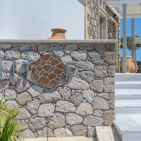 Hilltop Milos Apartman